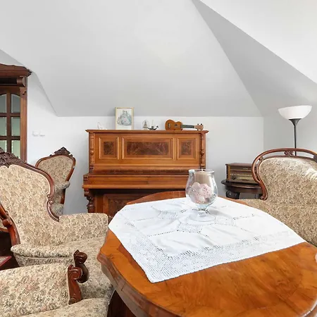 Secesyjny W Spokojnej Okolicy Z Dwoma Sypialniami I Miejscem Do Pracy By Renters Apartment Poznan