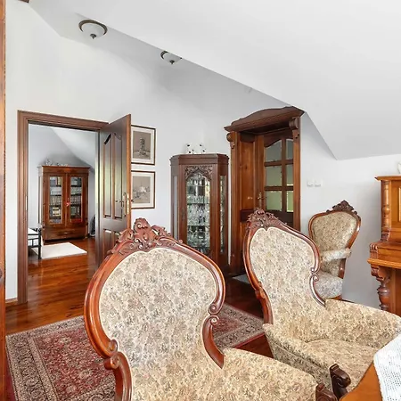 Secesyjny W Spokojnej Okolicy Z Dwoma Sypialniami I Miejscem Do Pracy By Renters Apartment Poznan