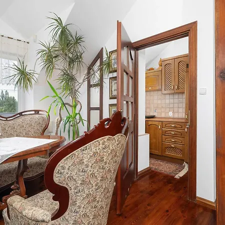 Apartment Secesyjny W Spokojnej Okolicy Z Dwoma Sypialniami I Miejscem Do Pracy By Renters