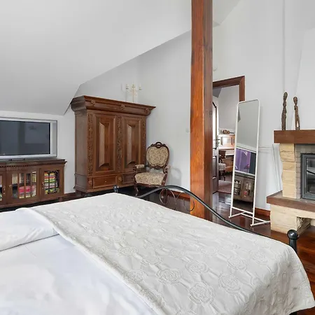 Secesyjny W Spokojnej Okolicy Z Dwoma Sypialniami I Miejscem Do Pracy By Renters Apartment
